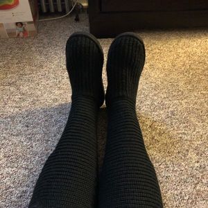 Women size 8 black knit boots.